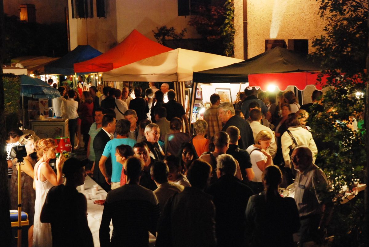 Marché nocturne en Ardèche