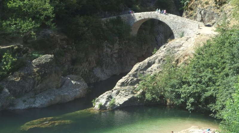 Pont-du-diable-ardeche-vallontourisme